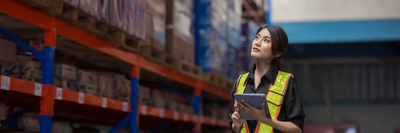 Warehouse employee using a tablet